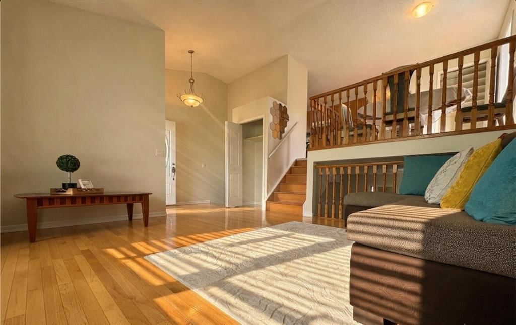 228 ERIN WOODS Drive SE, Calgary — photo 4 of 36