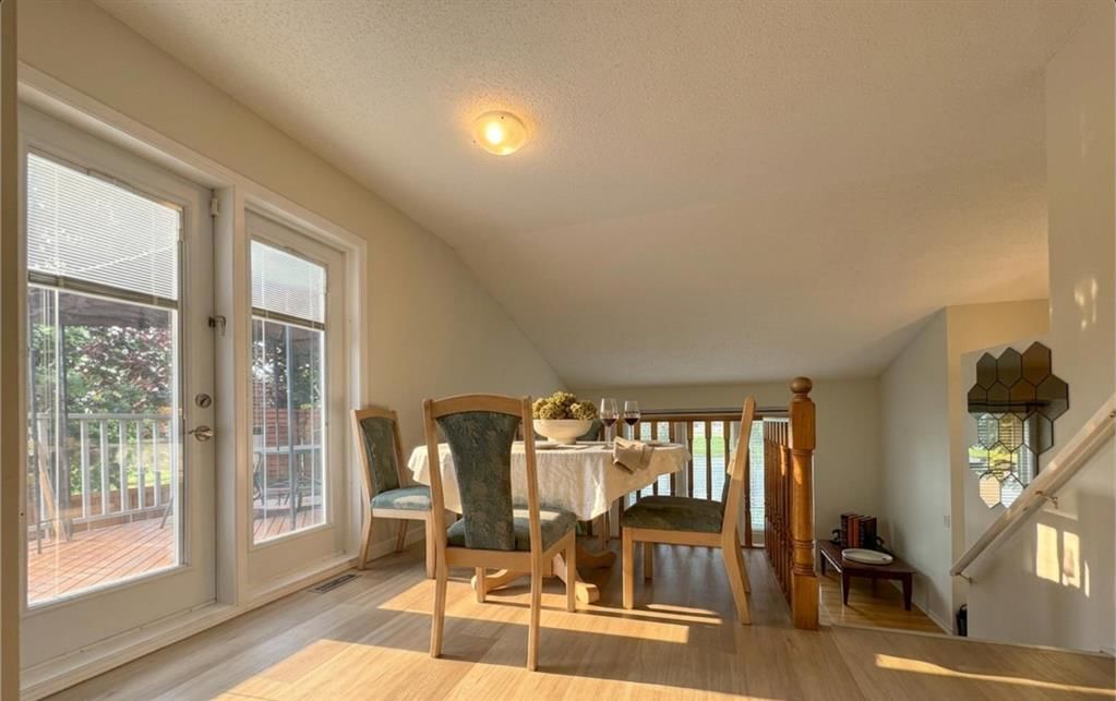 228 ERIN WOODS Drive SE, Calgary — photo 5 of 36