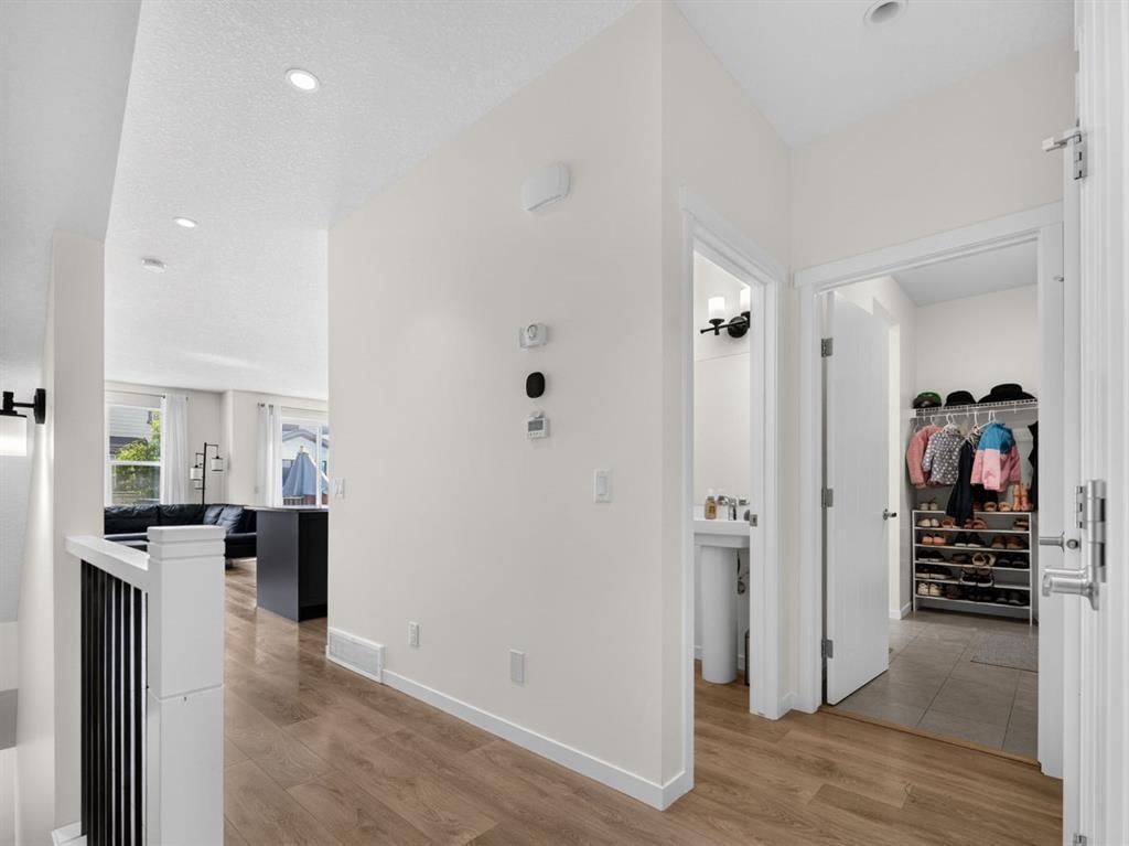 228 Masters Crescent SE, Calgary — photo 5 of 50