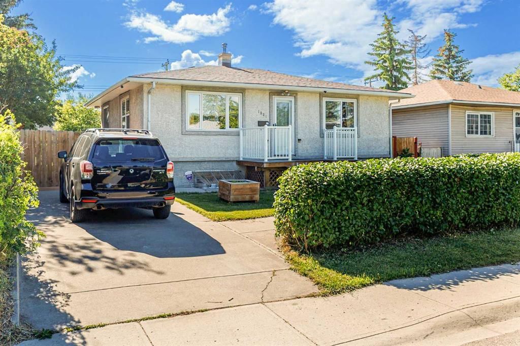 1831 43 Street SE, Calgary — photo 3 of 16