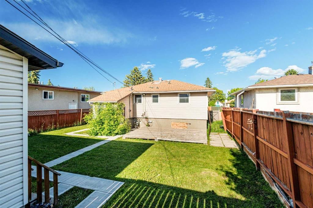 1827 43 Street SE, Calgary — photo 5 of 18