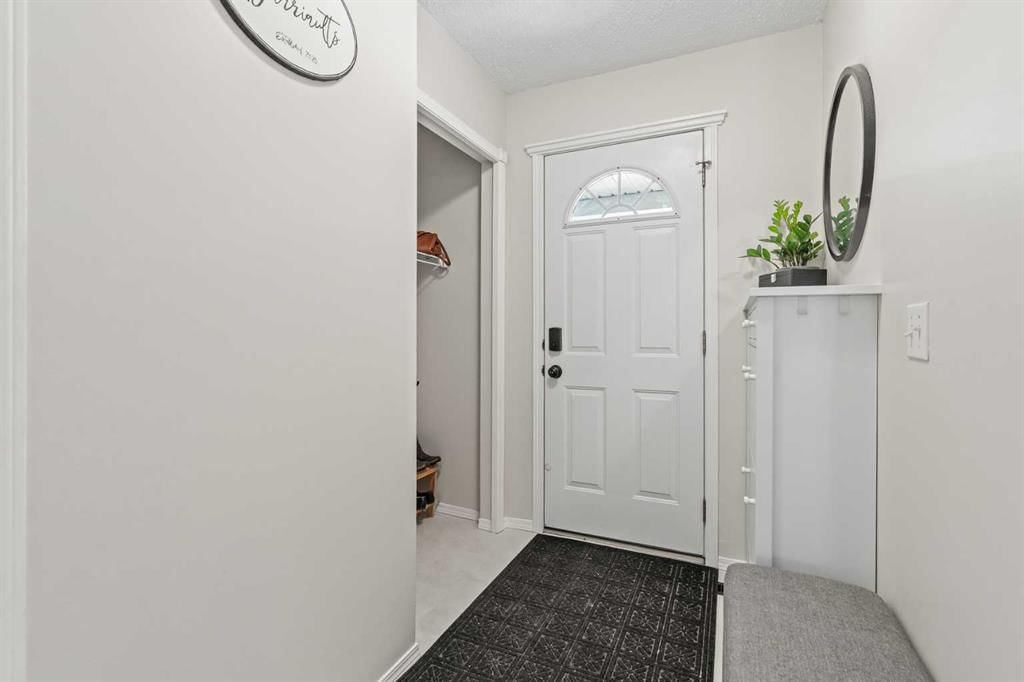 96 Georgian Villas NE, Calgary — photo 3 of 41
