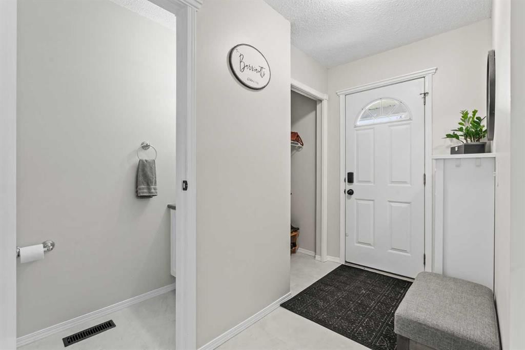 96 Georgian Villas NE, Calgary — photo 4 of 41