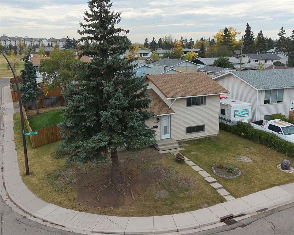 1176 Penrith Crescent SE, Calgary — main listing photo