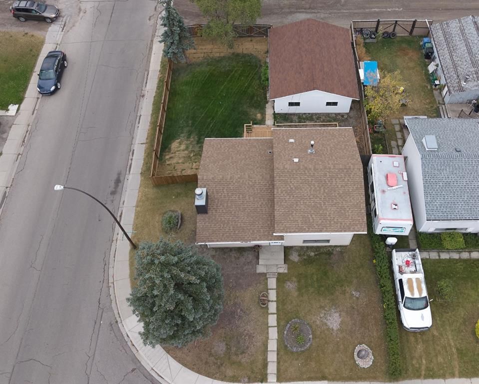 1176 Penrith Crescent SE, Calgary — photo 2 of 32