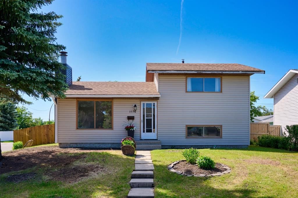 1176 Penrith Crescent SE, Calgary — photo 4 of 32