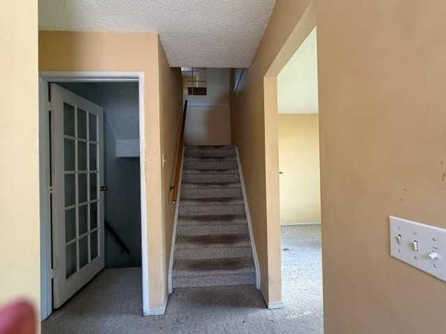 3915 29A Avenue SE, Calgary — photo 2 of 13