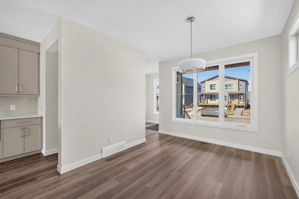 138 Starling Boulevard NW, Calgary — photo 4 of 32