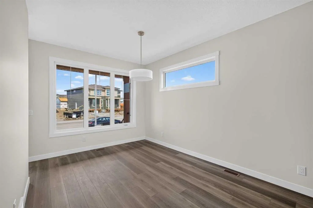 138 Starling Boulevard NW, Calgary — photo 5 of 32