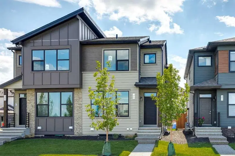 45 Silverton Glen Way SW, Calgary — main listing photo