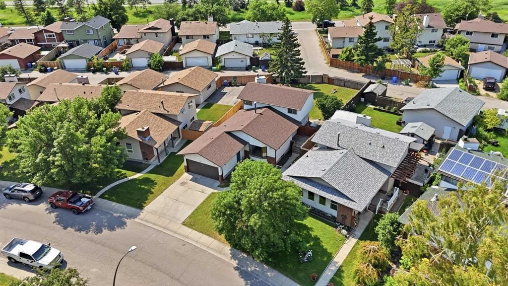 172 Templemont Drive NE, Calgary — main listing photo
