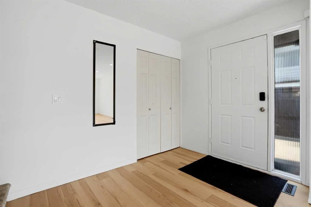 172 Templemont Drive NE, Calgary — photo 4 of 43
