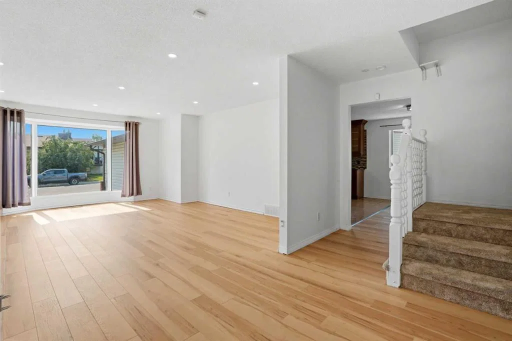 172 Templemont Drive NE, Calgary — photo 5 of 43