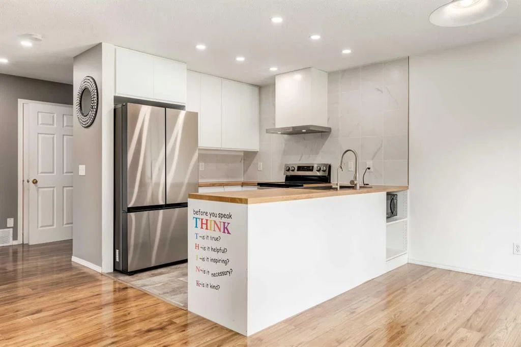 87 Royal Elm Way NW, Calgary — photo 5 of 32