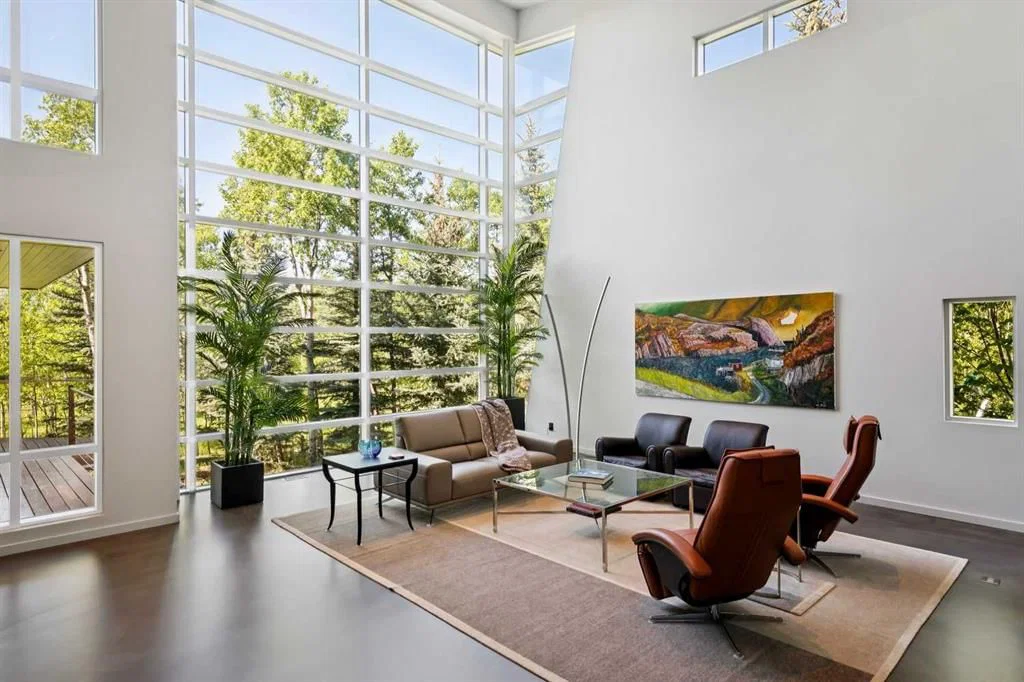 25 Posthill Drive SW, Calgary — photo 2 of 28