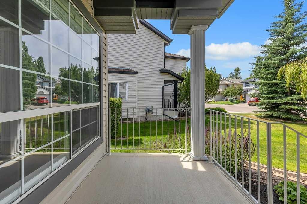 96 Valley Brook Circle NW, Calgary — photo 5 of 47