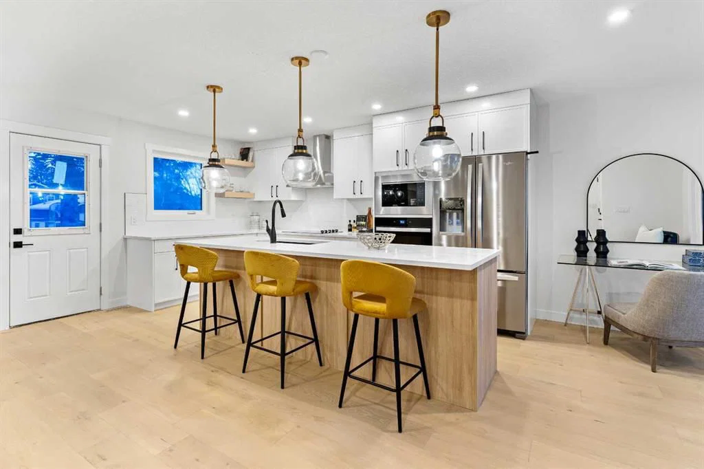 1731 111 Avenue SW, Calgary — main listing photo