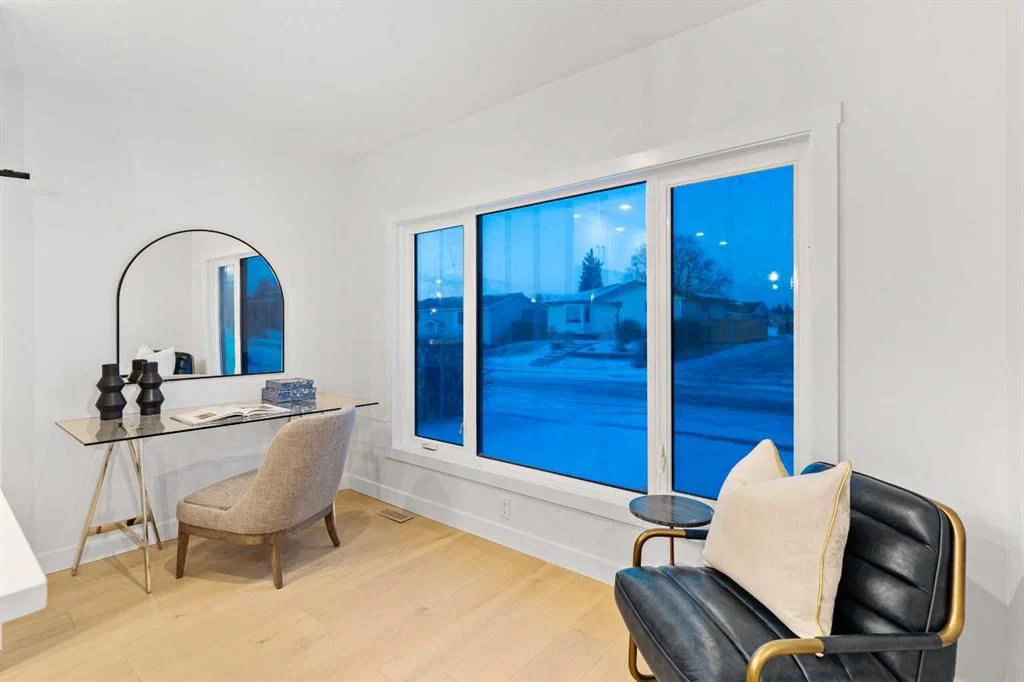 1731 111 Avenue SW, Calgary — photo 4 of 40