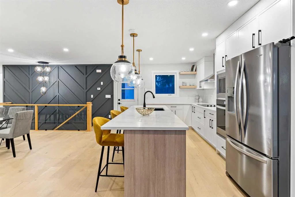 1731 111 Avenue SW, Calgary — photo 5 of 40