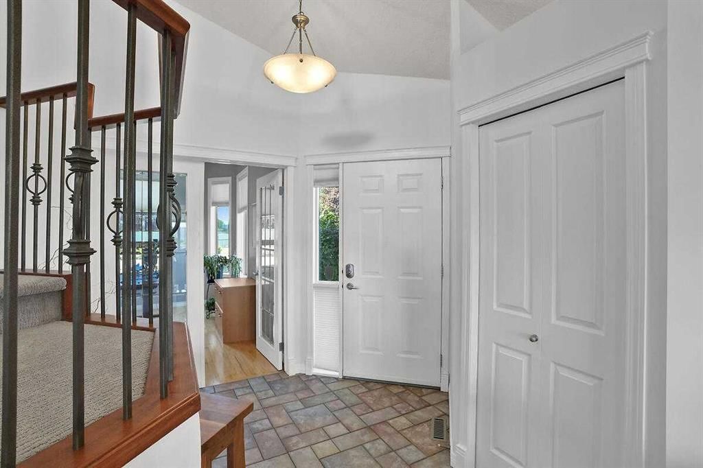 147 Springbank Villas SW, Calgary — photo 3 of 43
