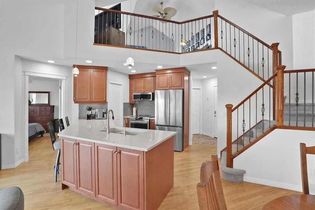 147 Springbank Villas SW, Calgary — photo 4 of 43