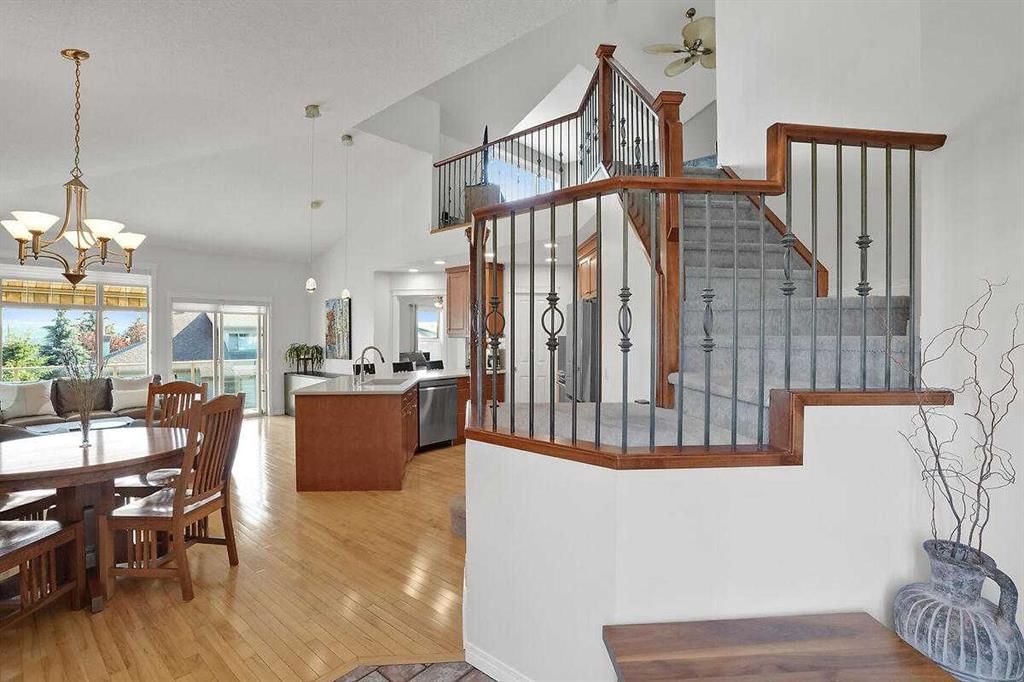 147 Springbank Villas SW, Calgary — photo 5 of 43