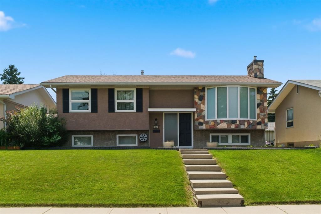 160 Marbrooke Circle NE, Calgary — main listing photo