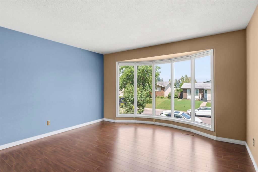 160 Marbrooke Circle NE, Calgary — photo 5 of 50