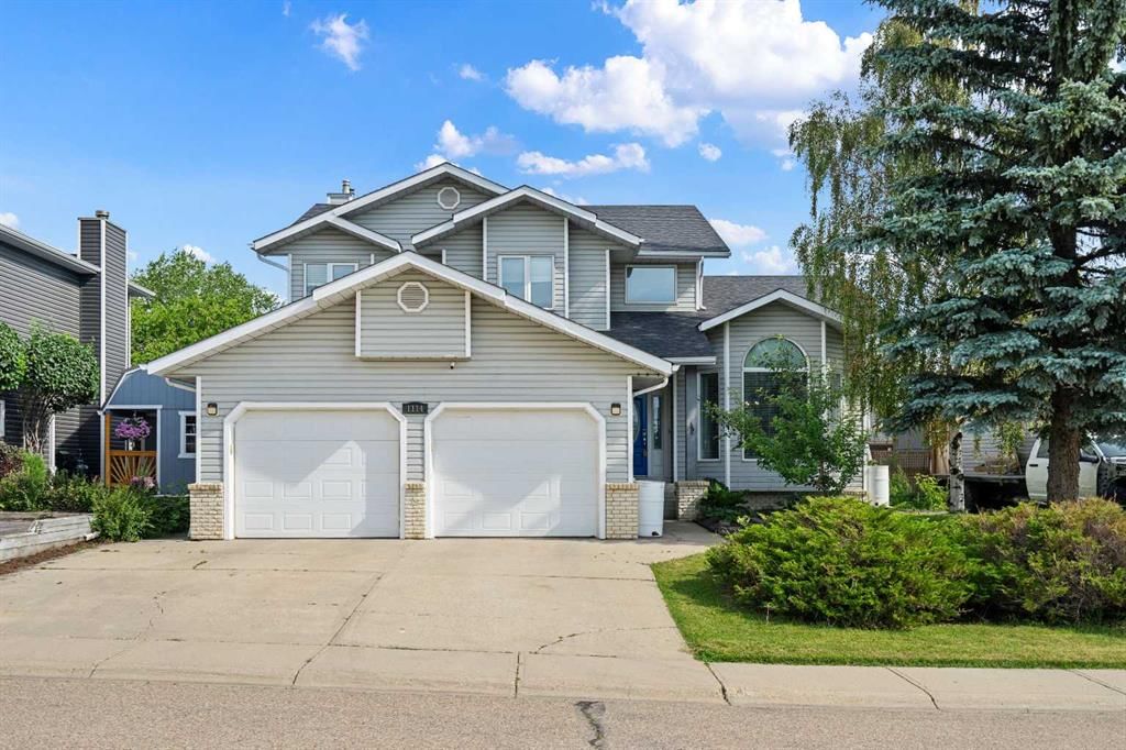1114 Whitfield Avenue, Crossfield — main listing photo