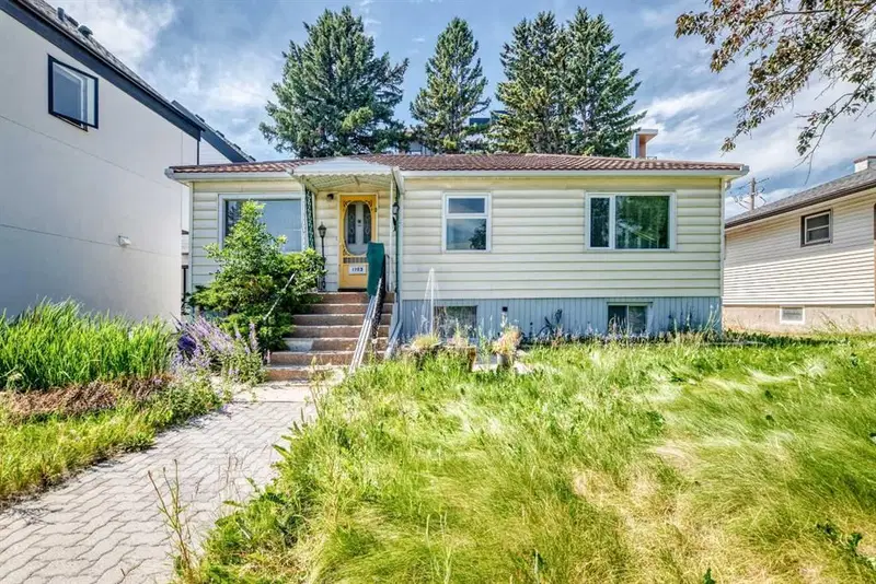 1703 32 Street SW, Calgary — main listing photo