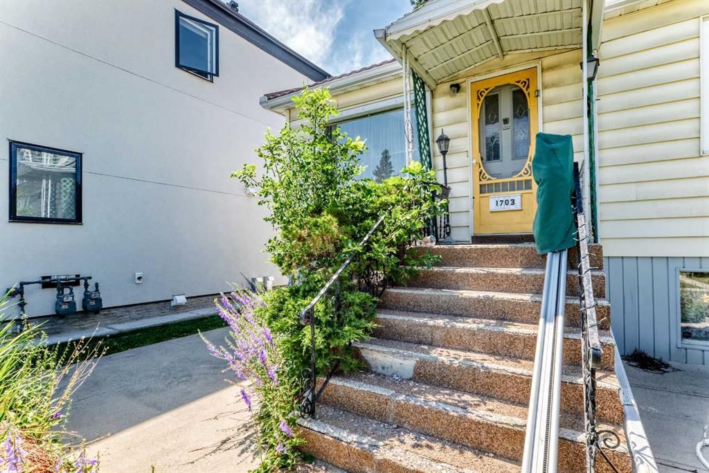 1703 32 Street SW, Calgary — photo 3 of 47