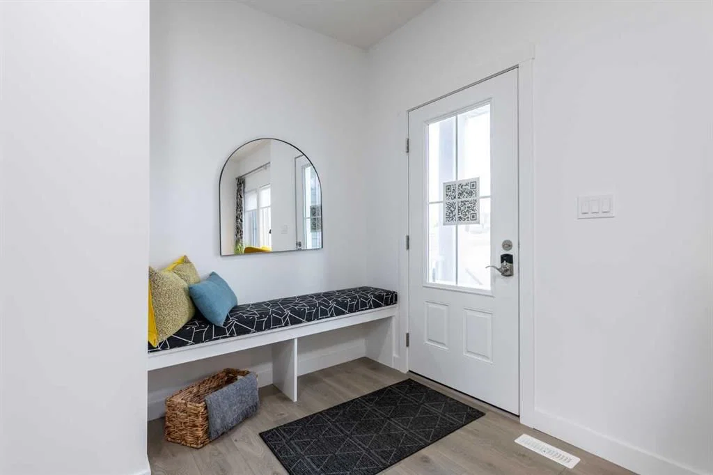 629 Savanna Drive NE, Calgary — photo 2 of 22
