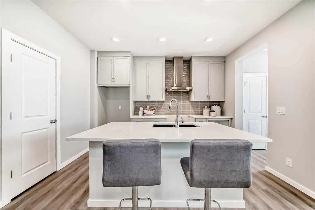 136 Heirloom Street SE, Calgary — photo 3 of 35