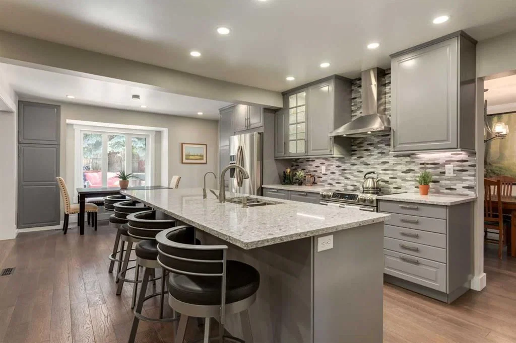 9915 Patton Road SW, Calgary — photo 5 of 46