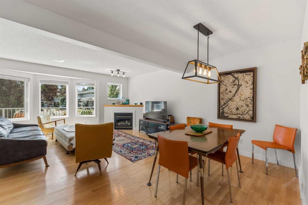 472 Regal Park NE, Calgary — photo 5 of 47