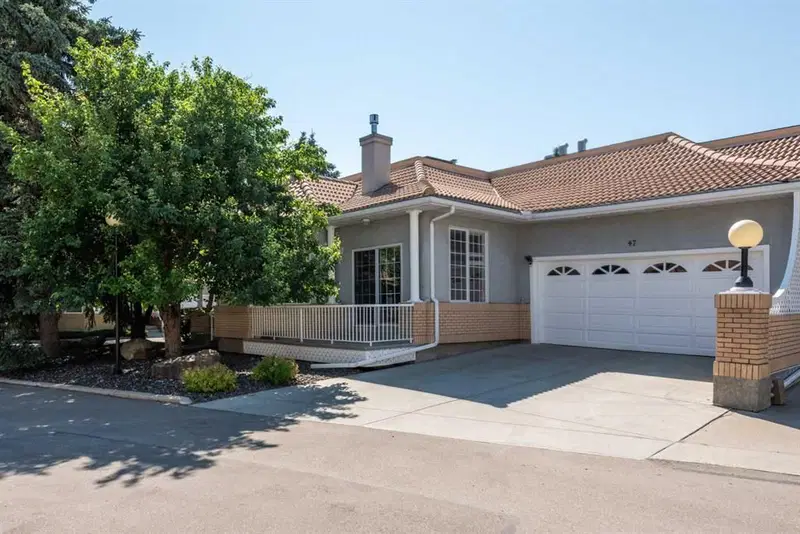 47 Christie Park Terrace SW, Calgary — photo 2 of 34