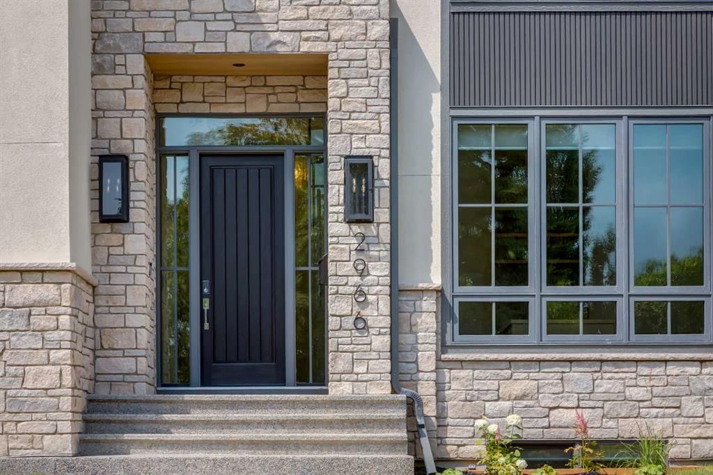 2966 Lathom Crescent SW, Calgary — photo 2 of 29