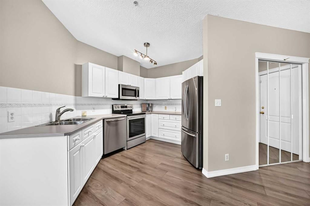 210, 78 Prestwick Gardens SE, Calgary — photo 4 of 24