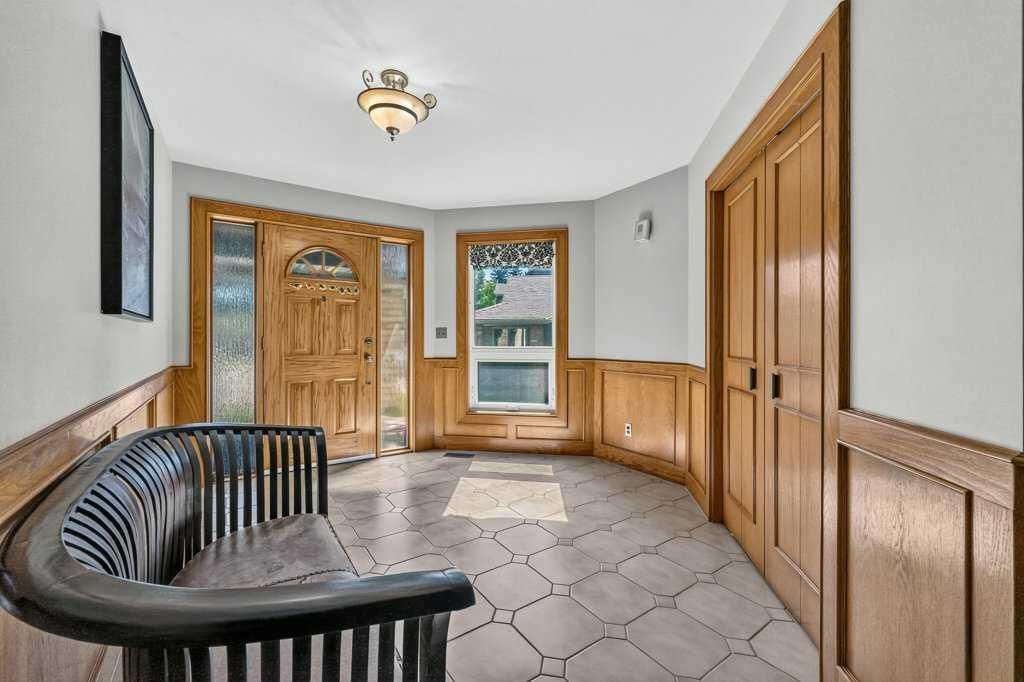 128 Santana Court NW, Calgary — photo 2 of 42