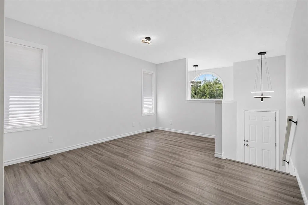 250 Bridlewood Circle SW, Calgary — photo 5 of 38