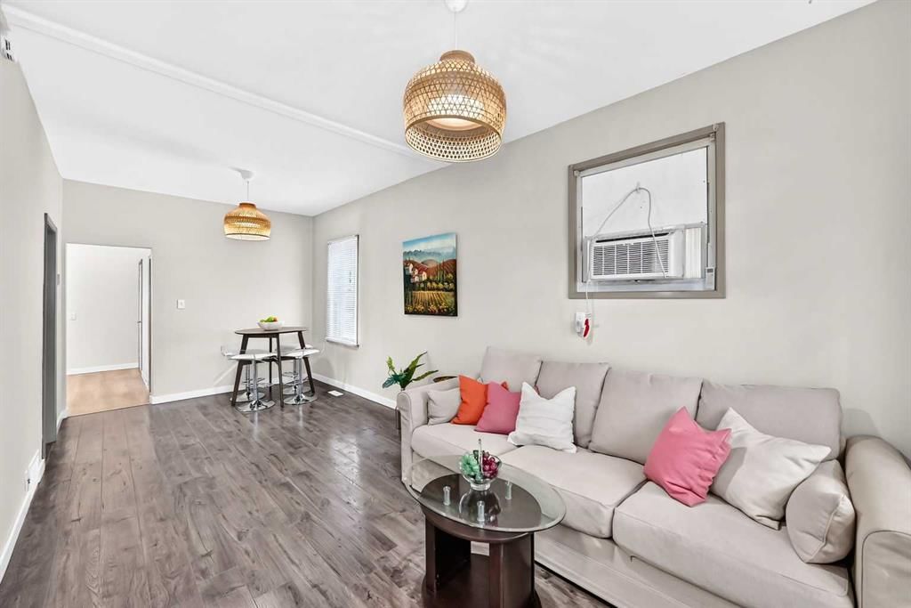 139 11 Avenue NE, Calgary — photo 5 of 24