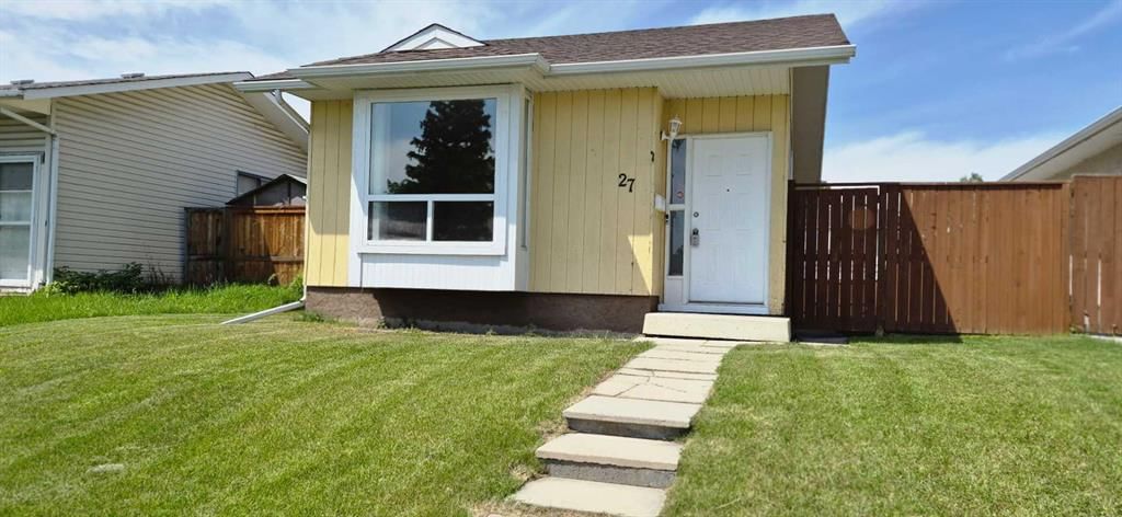 27 Aberdare Crescent NE, Calgary — photo 3 of 38
