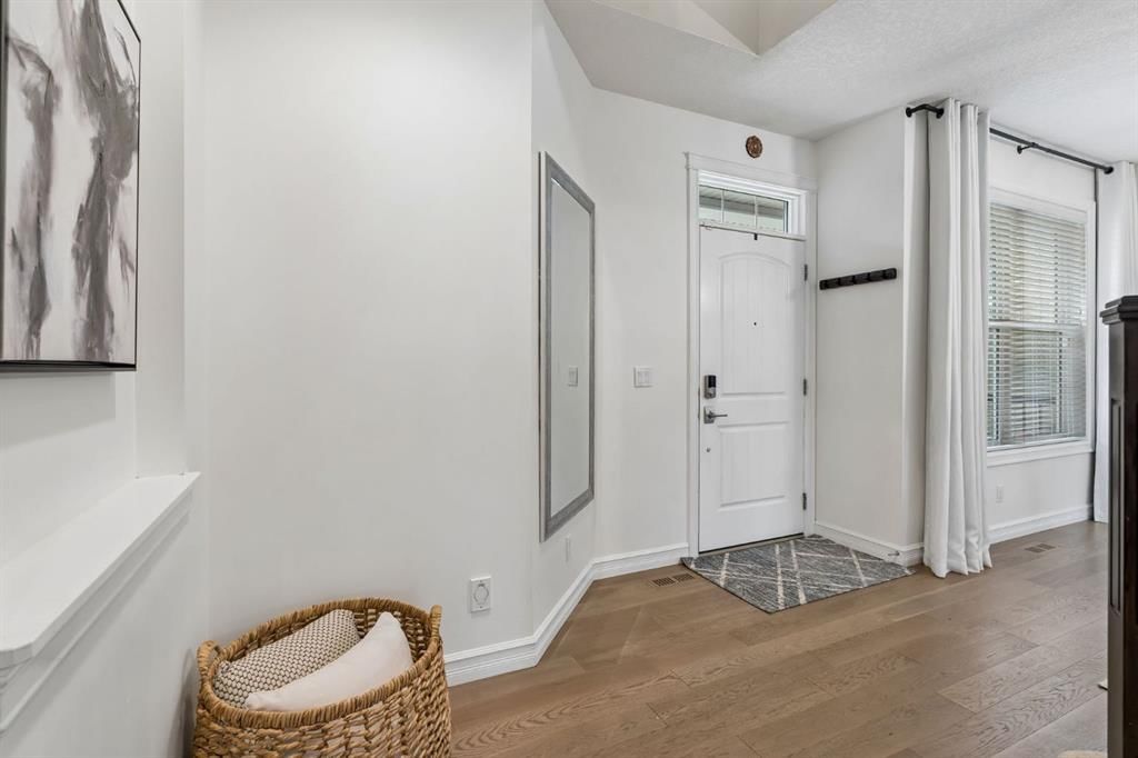 46 Aspenshire Place SW, Calgary — photo 4 of 47