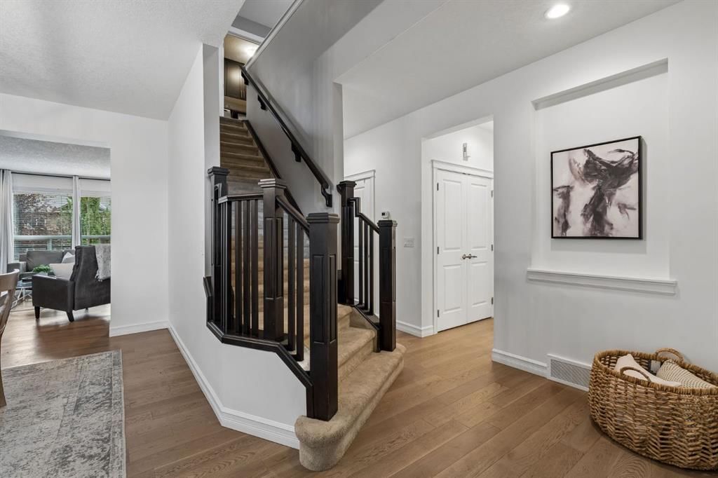 46 Aspenshire Place SW, Calgary — photo 5 of 47
