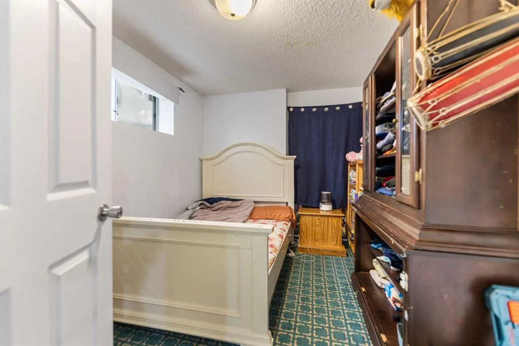 5036 Martin Crossing Drive NE, Calgary — photo 3 of 39