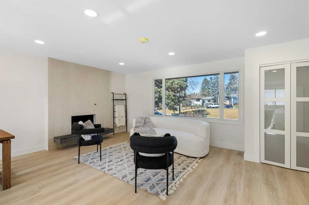 4812 Verona Drive NW, Calgary — photo 4 of 36