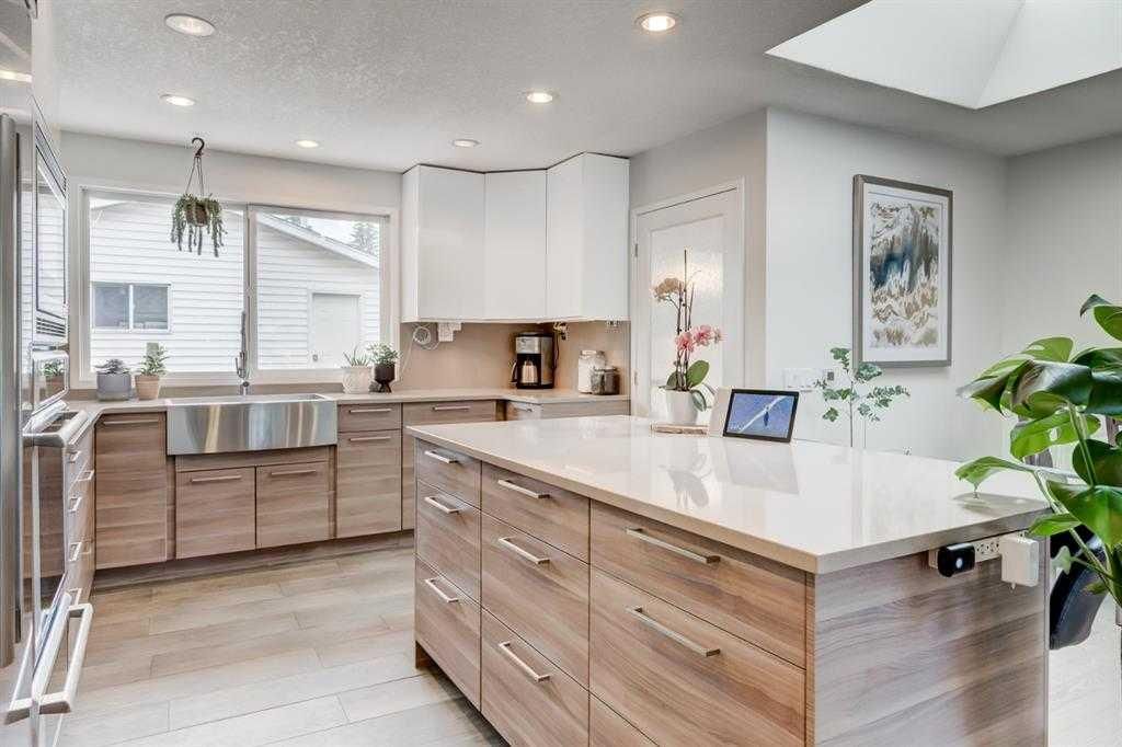 1376 Lake Sylvan Drive SE, Calgary — photo 3 of 22