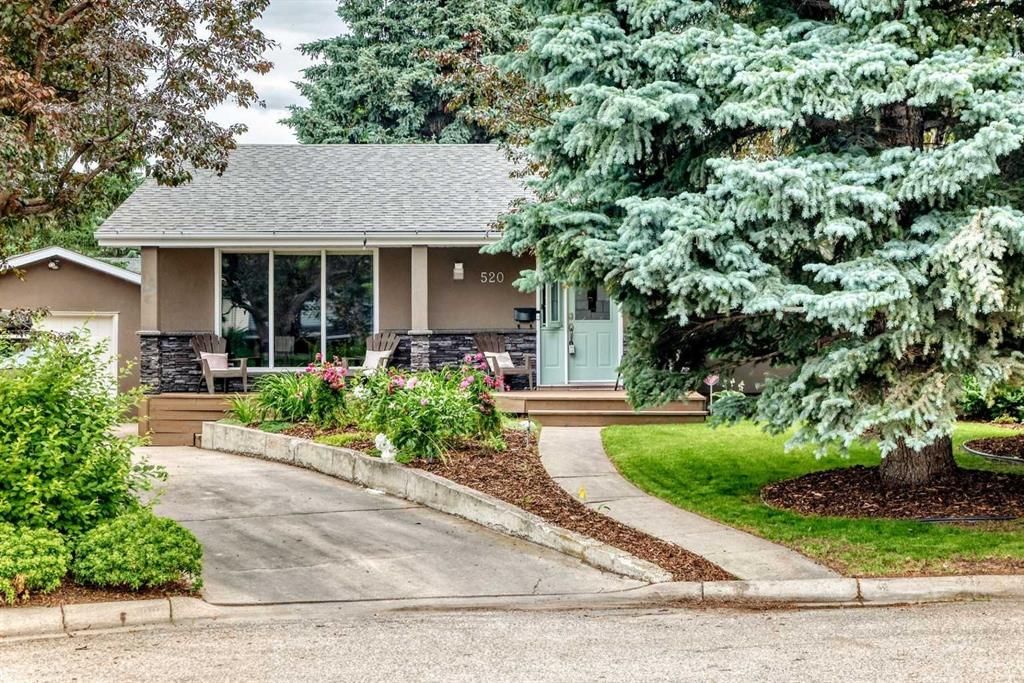520 Oakwood Place SW, Calgary — main listing photo