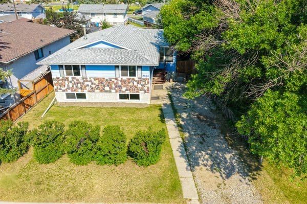 4004 79 Street NW, Calgary — main listing photo