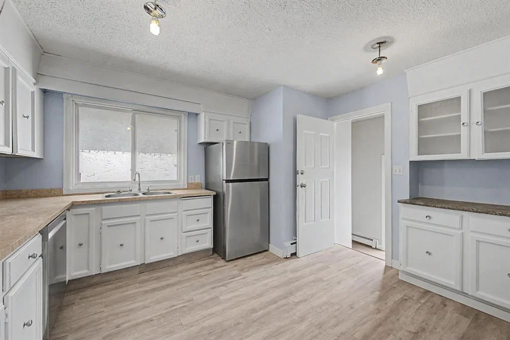 4004 79 Street NW, Calgary — photo 3 of 45